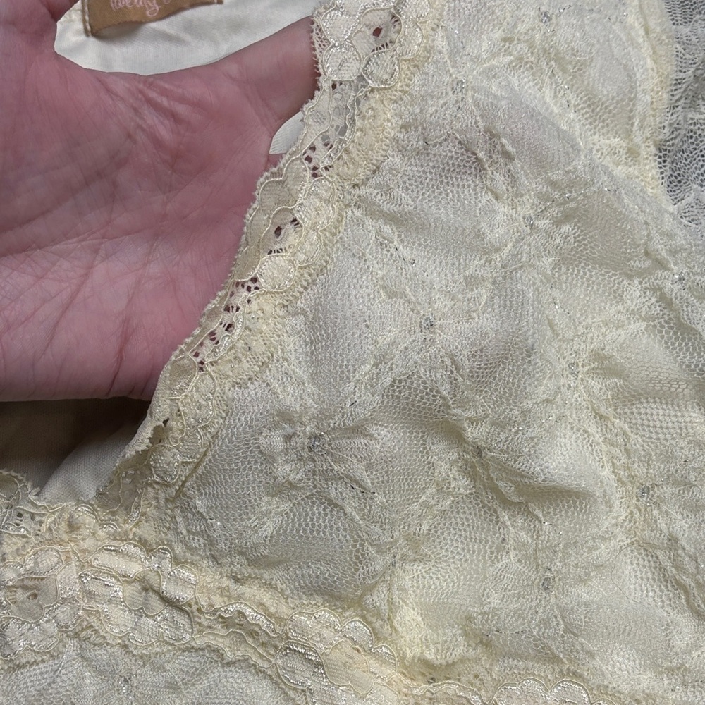 Rare Y2K Lace V-Neck Blouse - Picture 10 of 16